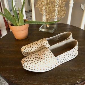 Toms size 8 gold and cream polka dot women's flat